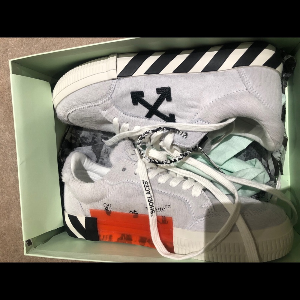 OFF WHITE SNEAKERS SIZE 40